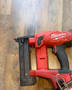 18 ga Milwaukee m18 fuel narrow crown staple gun pistola de grapas