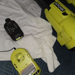 Sopladora  Y Batería Y Cargador RYOBI 18V 