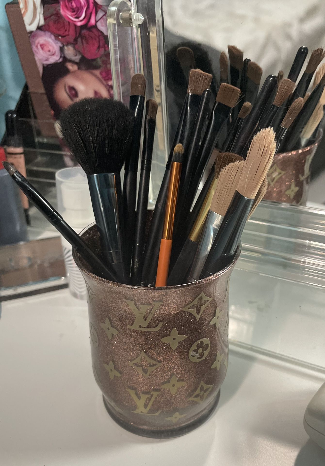 Makeup Brush Holder Free Brushes $12 for Sale in San Antonio, TX - OfferUp