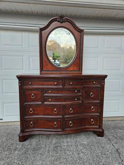 Dresser with mirror 10-drawer
