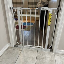 Wide Adjustable Pet Gate / Safety Gate - Fits Openings 29” - 38.5”