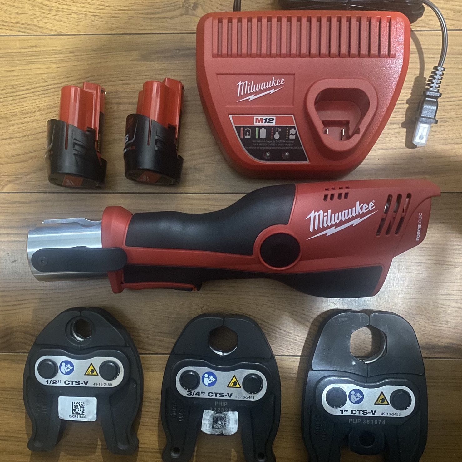 Milwaukee M12 12 V Lithium-Ion Force Logic Cordless Press Tool Kit (3 Jaws  Included 1/2” 1”) With (2) 1.5Ah Batteries And Charger for Sale in San  Bernardino, CA OfferUp