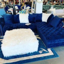 Blue Velvet Tufted Sectional With Pillows. NOT FREE. ASK FOR THE PRICE