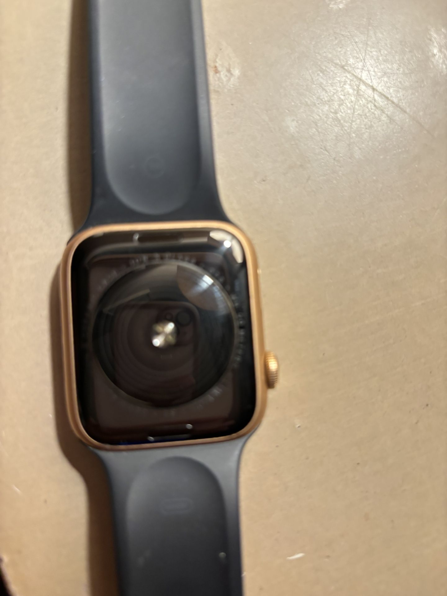 Apple Watch SE  44mm Aluminum 