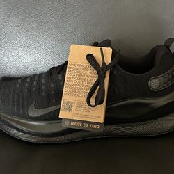 BRAND NEW!!!!!! NIKE SIZE 10