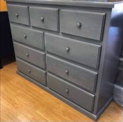 Nine drawers dresser