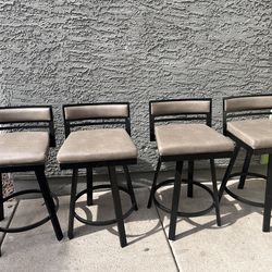 4 nice sturdy chairs  for counter top or table