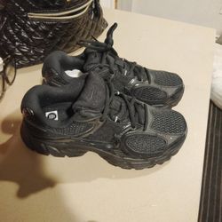 Women's Nike V5 RNR Shoes