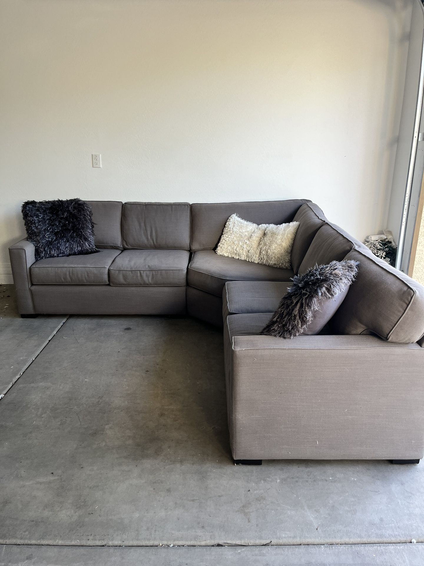 Corner Sectional Sofa (delivery Available)