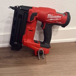 Milwaukee M18 FUEL 18-Volt Lithium-Ion Brushless Cordless Gen II 18-Gauge Brad Nailer (Tool-Only)