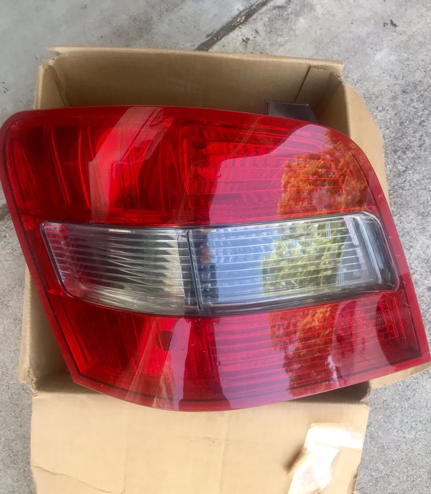 2010-2012 Mercedes GLK 350 left rear light