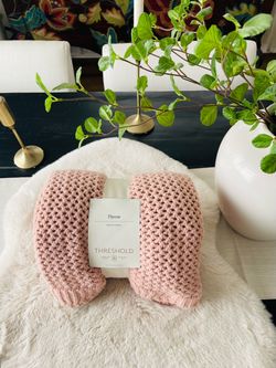 Threshold pink knit throw new