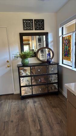 Decorative Cabinet with mirrored drawers