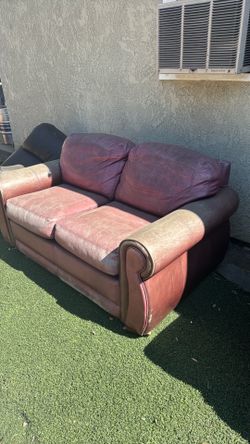 eather Loveseat – Comfortable & Sturdy