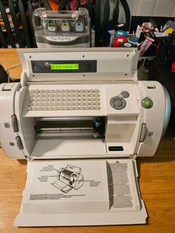 Cricut CRV001 with six cartridges and booklets