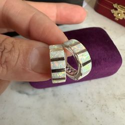 Beautiful 925 Sterling silver Opal hoop earrings, marked 925 , hinged locking closure .very nice 🥰