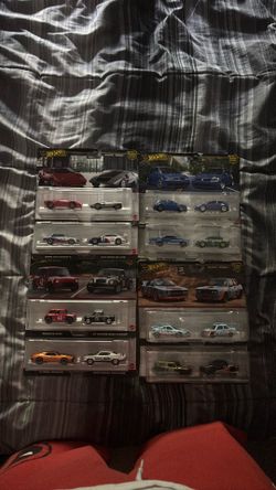8 Hotwheels premiums two packs