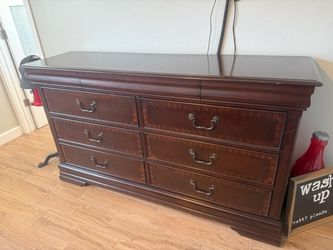Dresser 67 x18x38 tall