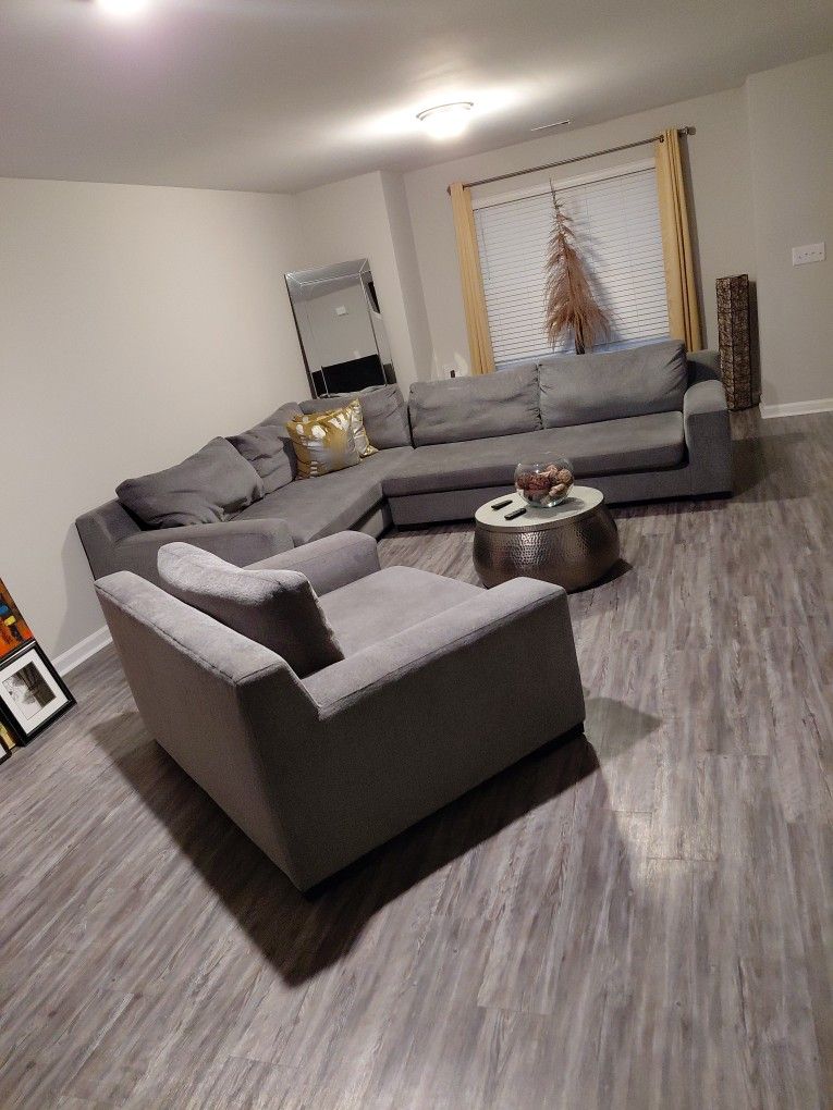 Sectional W/ Big Chair
