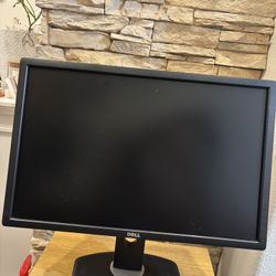Used Dell UltraSharp U 2412M 24 Inch Monitor