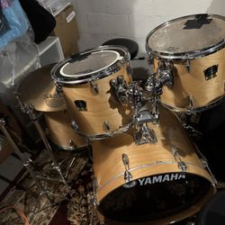 PRICE REDUCED ! Yamaha stage Custom 5 Pc Drum Set(NeedsTlc)