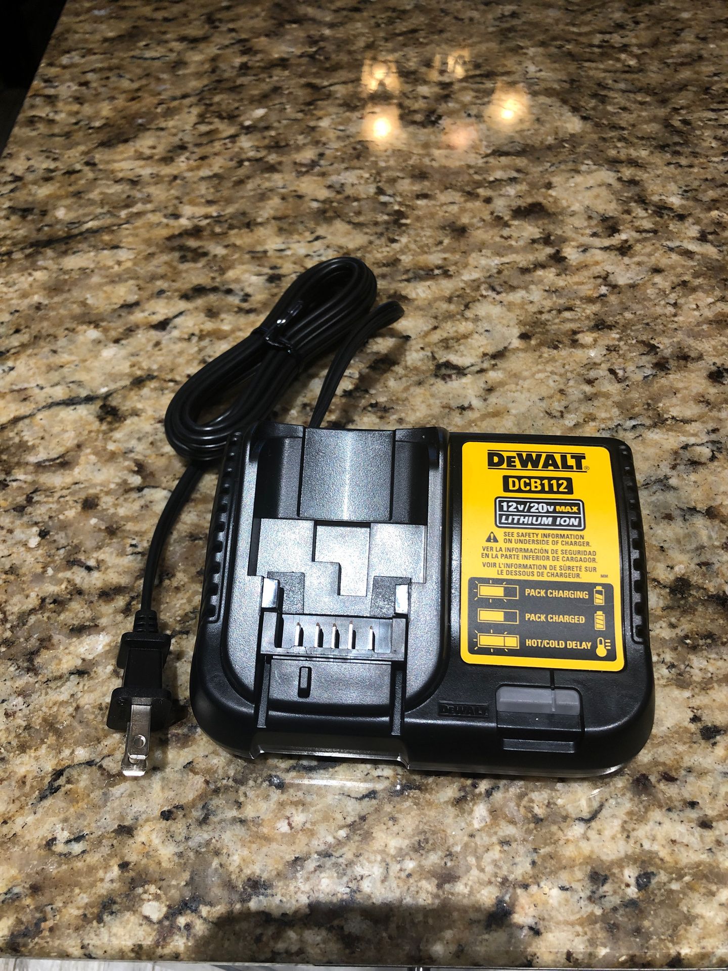 DeWALT Battery Charger DCB112
