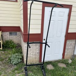Pull/chin- ups bar Dips