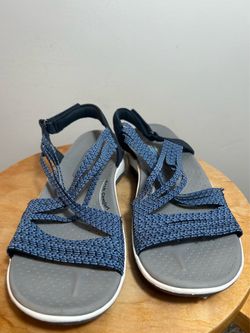 Women's summer sandals. Size 8. $30.