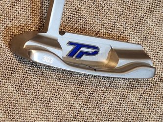 TAYLORMADE HYDRO BLAST TP COLLECTION SOTO 303 RH 33" PUTTER IN MINT CONDITION WITH SUPER STROKE FATSO 2.0 GRIP.
