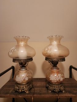 Vintage GWTW Gone with the Wind Electric Table Hurricane Lamp Light Amber Glass White Frost Flowers and Chimney Accurate Casting Co