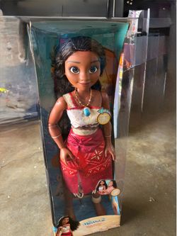 New Disney 32” tall Singing Wayfinder Moana Doll