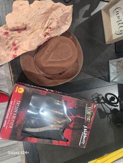 Freddy mask hat and real metal glove