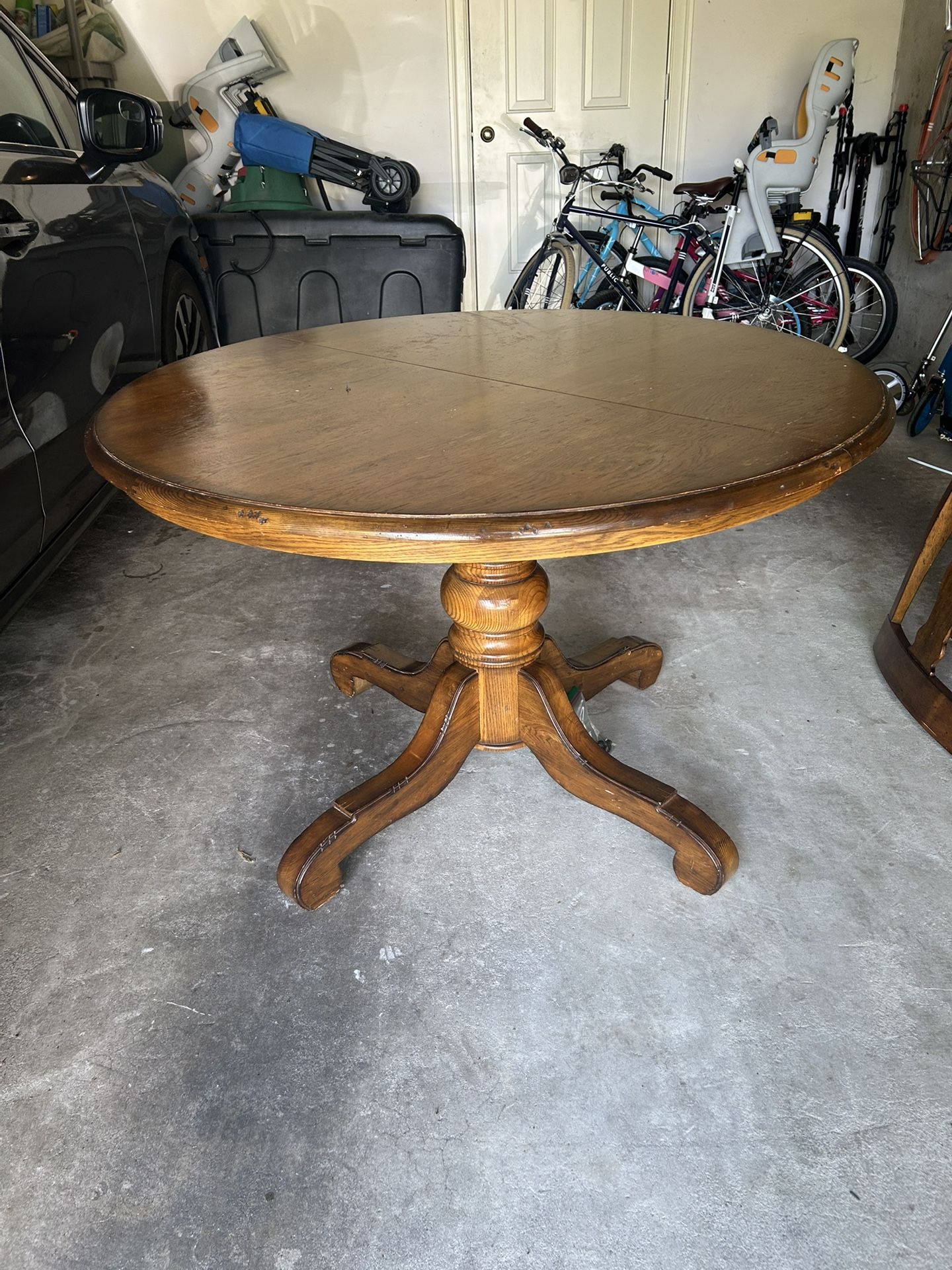 Round Oak Table With Leaf And 4 Chairs
