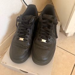 Black Nike Air Force 1
