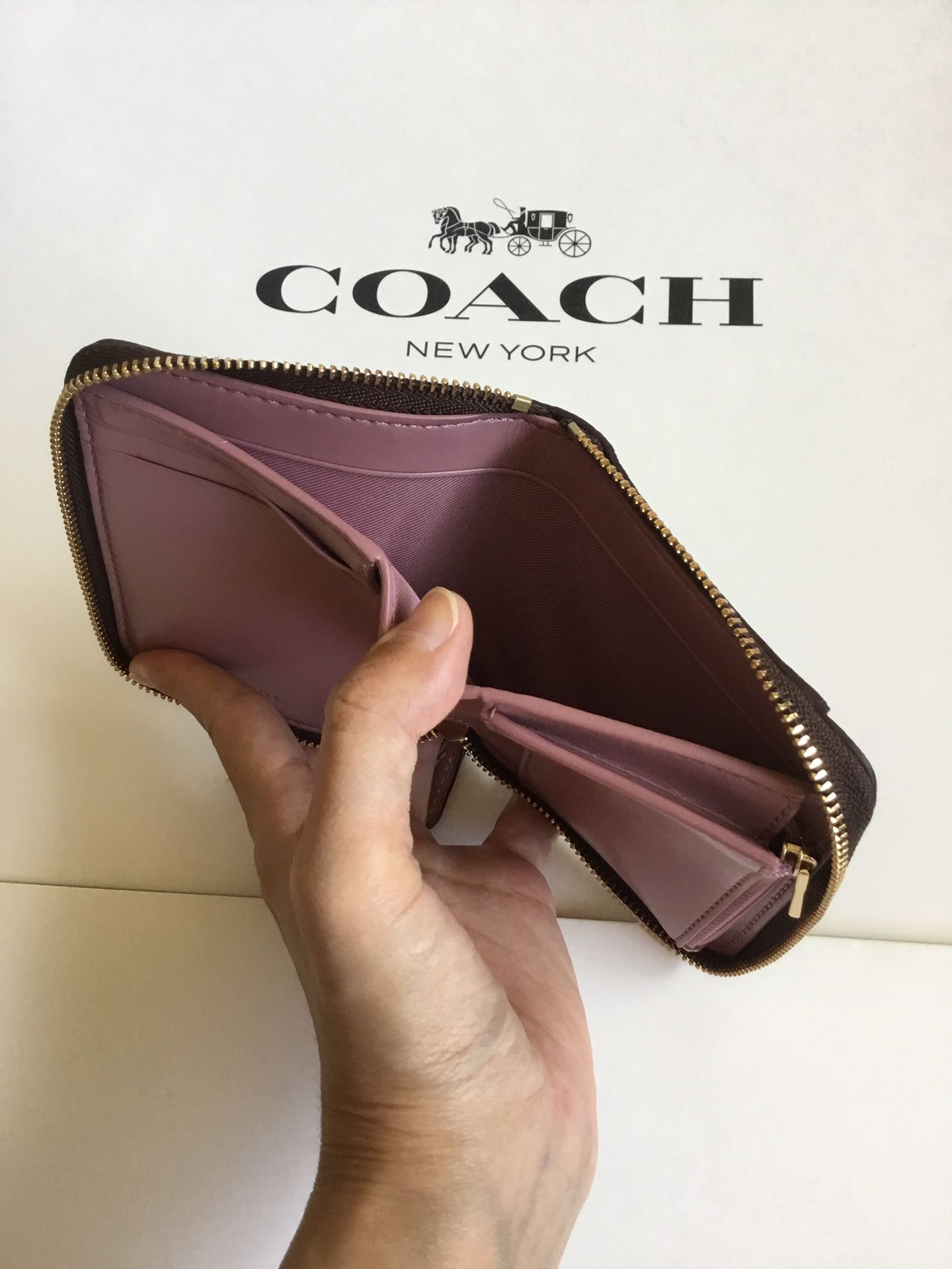 Coach Card Holder/wallet for Sale in Grover Beach, CA - OfferUp