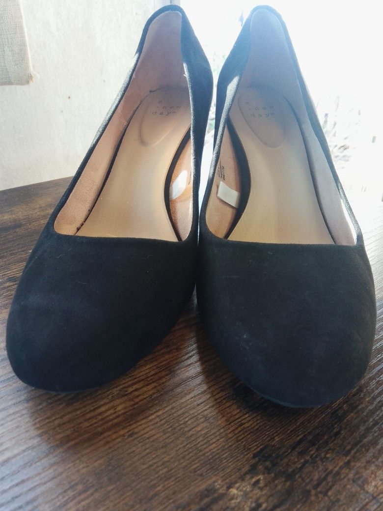 black closed toe wedge heels,