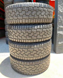 275/65/20 pirelli 📍📍 Vendo un set de llantas con 80% de vida las 4 📍🌟