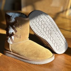 Kookaburra by UGG Girls Boots – Suede Fur Size 4