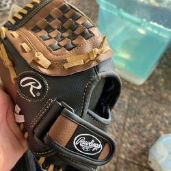 Kids Rawlings Baseball Glove 