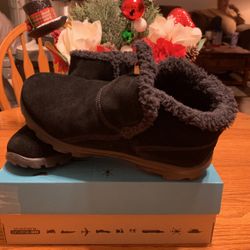 NIB Women’s Black Skechers On The Go  Size 8.5