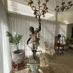 Elegant Vintage Venetian Blackamoor statue lamp with intricate design.
