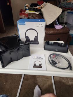 NEW NEVER USED DESIGN WIRELESS TV HEADPHONES MODEL BTH01 BLACK