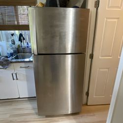 Whirlpool Refrigerator in Thousand Oaks $300