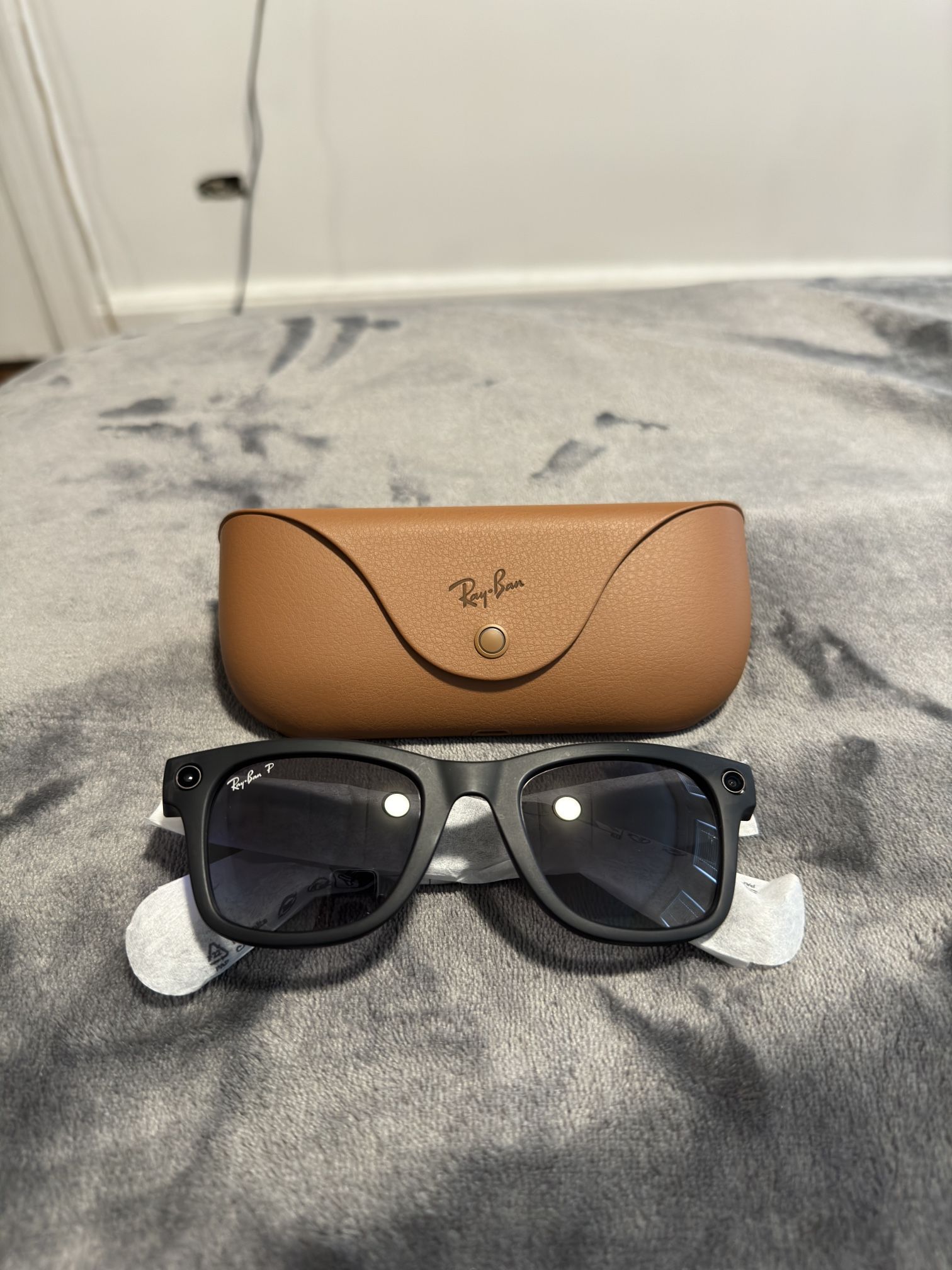 Ray-Ban - Meta Wayfarer (Standard) Smart Bluetooth Audio Glasses - Matte Black, Polarized Gradient Graphite