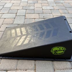 Kid bike/scooter ramp