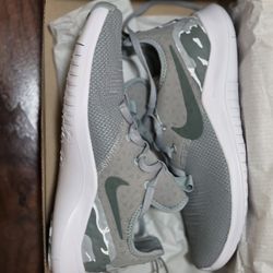 Nike Women's Free Tr 8 Training Shoes (White, 9 M US)