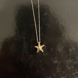 10k Yellow Gold Star Necklace 