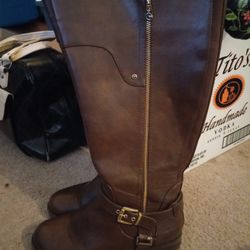 Womans Brown Guess Boots