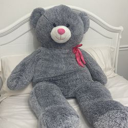 Giant teddy bear 