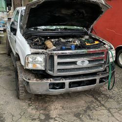 Ford F-250 7.3 Liter Turbo Diesel Engine Rear When Drive 